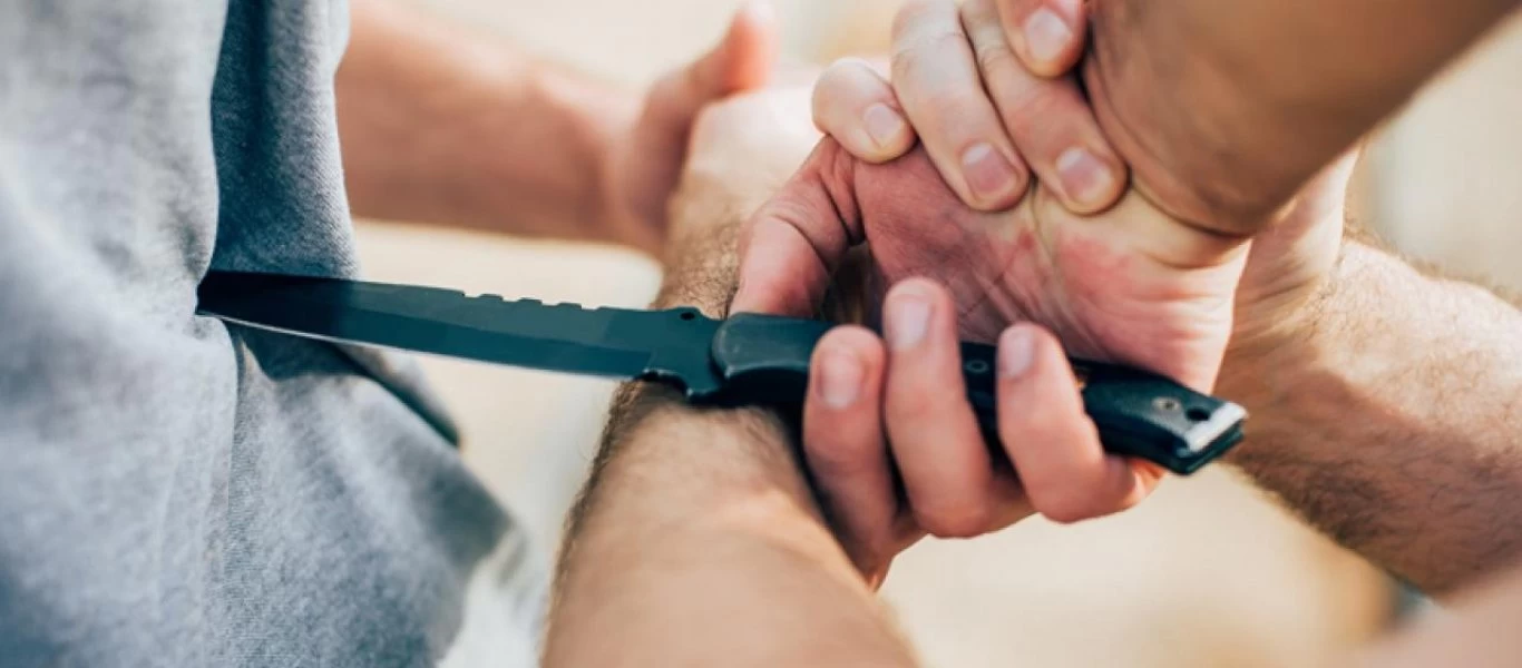 Λέσβος: Ζευγάρι επιτέθηκε σε 29χρονο με μαχαίρι και πέτρα για να τον ληστέψουν